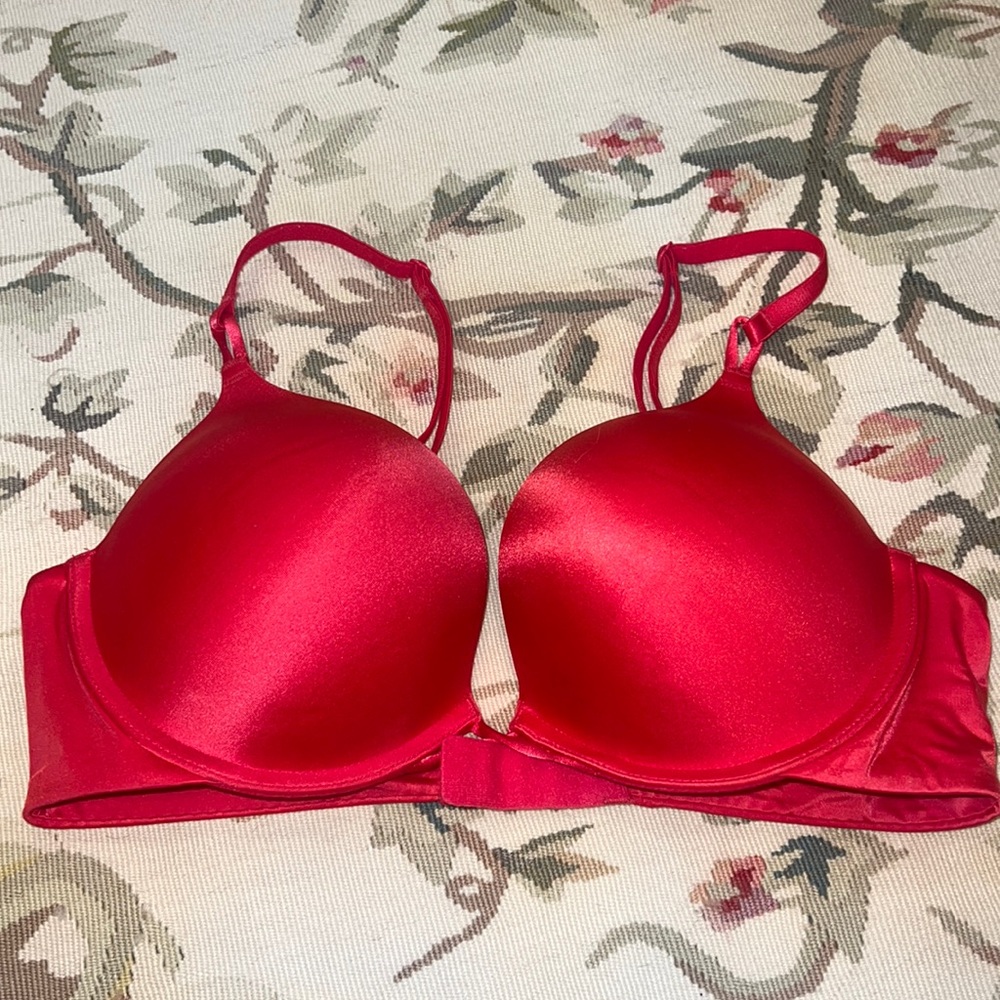 Victoria Secret Bombshell plunge push-up bra